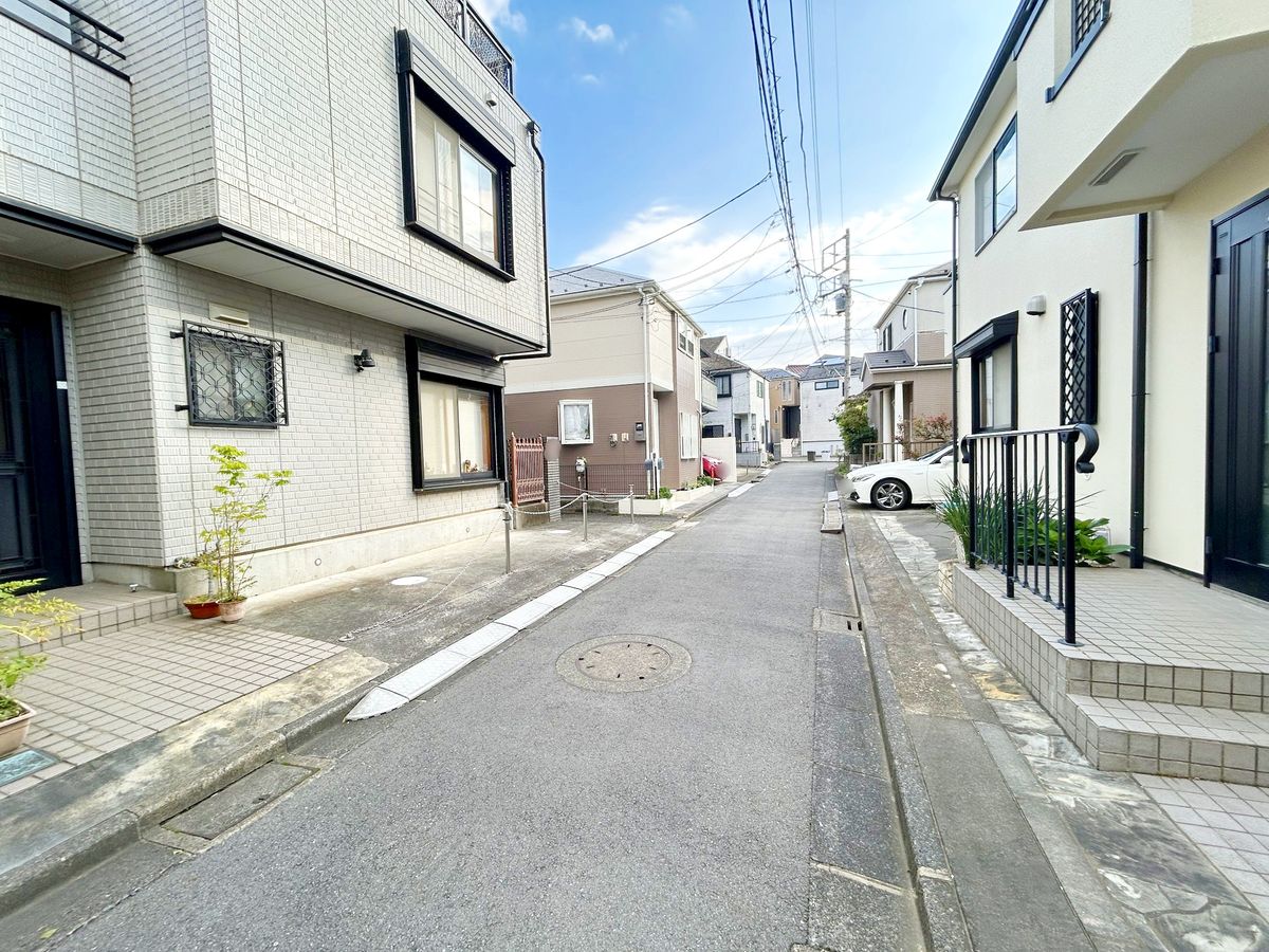 練馬区東大泉3丁目 戸建 前面道路含む外観 前面道路含む外観