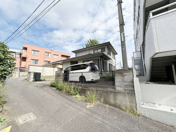 閑静な住宅街なので、周囲の住宅街とも程よい距離があります。習い事の練習なども安心して取り組めます。