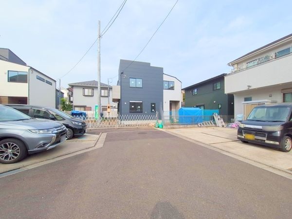 八王子市長房町 新築戸建1号棟 前面道路含む外観