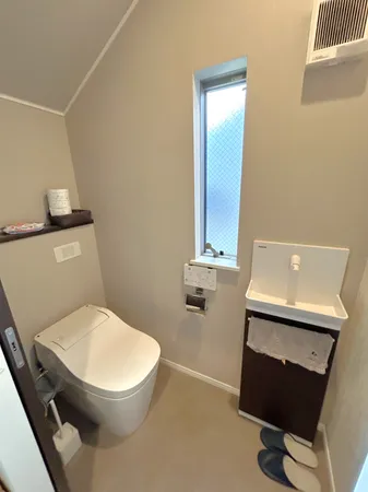 ２階トイレ手洗い水栓付き