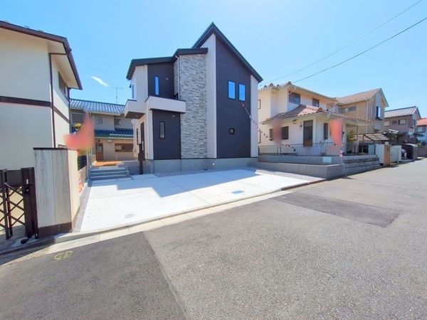 八王子市北野台2丁目 新築戸建 前面道路含む外観 八王子市北野台2丁目 新築戸建 前面道路含む外観