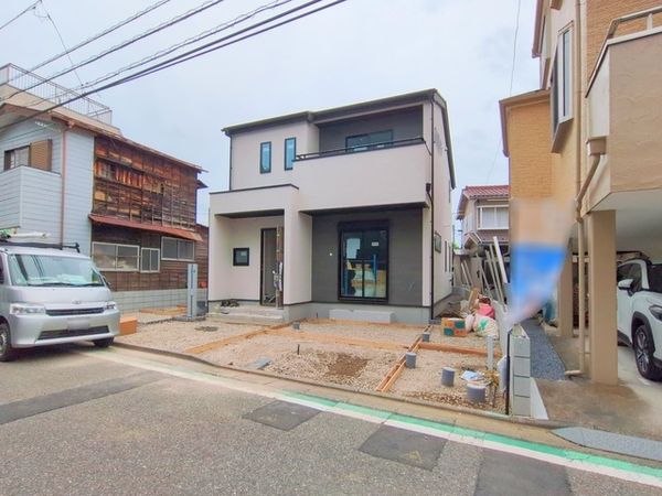 前面道路含む外観