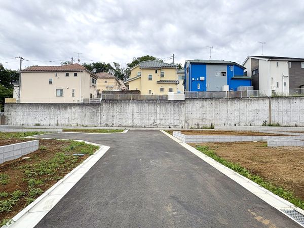 前面道路含む外観