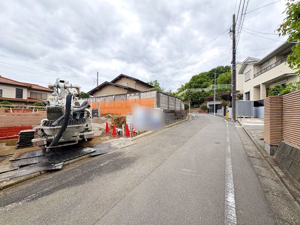 八王子市めじろ台1丁目 新築戸建1号棟 前面道路含む外観 八王子市めじろ台1丁目 新築戸建1号棟 前面道路含む外観