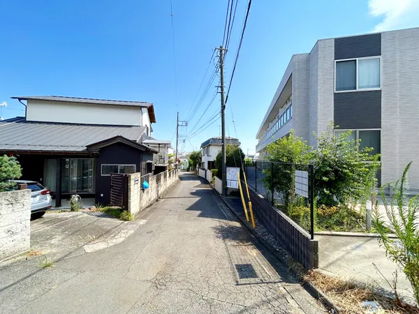 東側前面道路