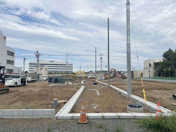 前面道路含む外観