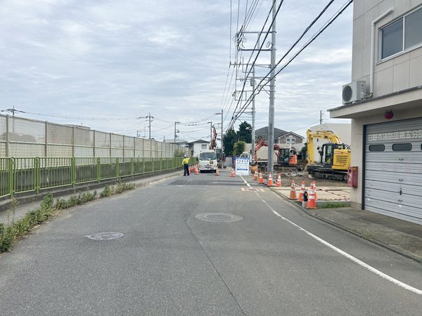 前面道路含む外観