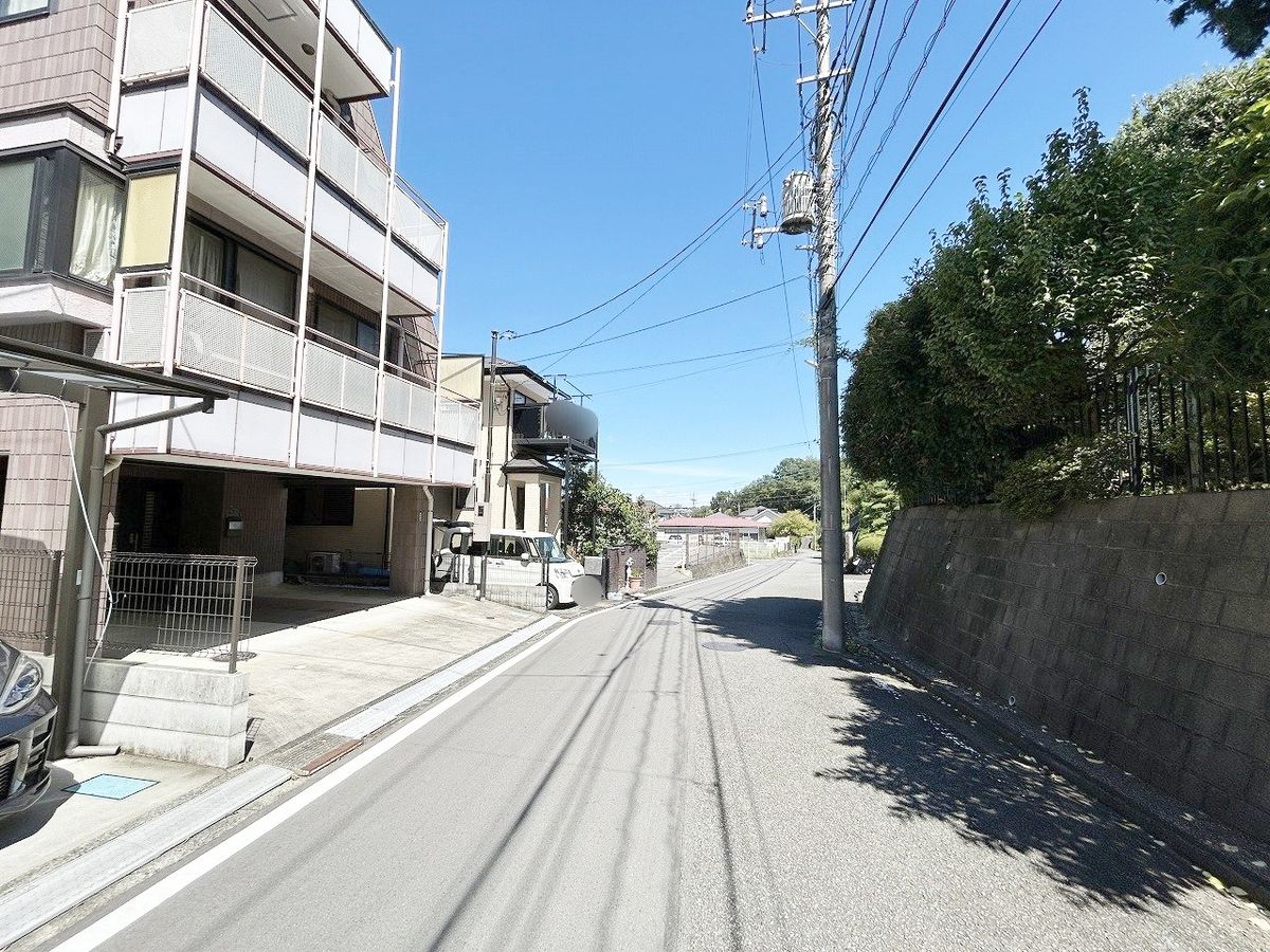 前面道路含む外観