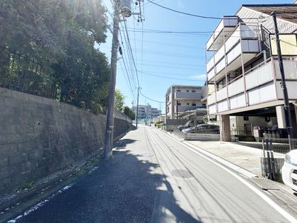 前面道路含む外観