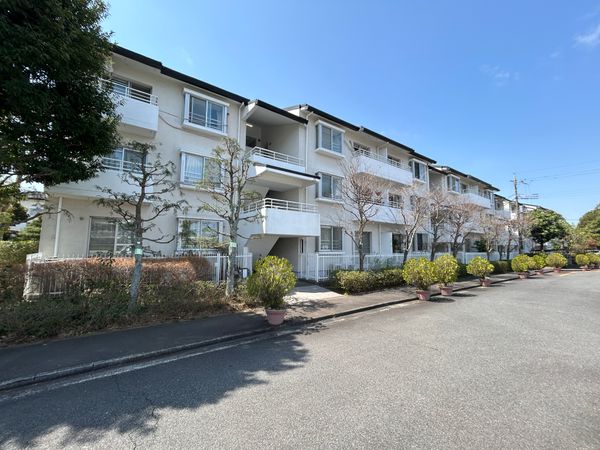 多摩ニュータウン エステート鶴牧5 37-6号棟 外観