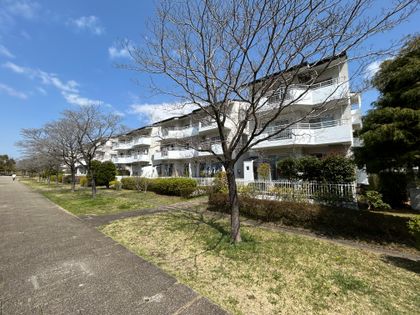 多摩ニュータウン エステート鶴牧5 37-6号棟 外観