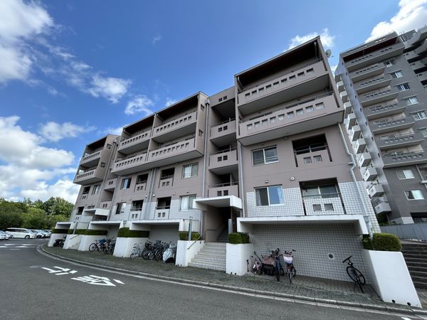 多摩ニュータウン ハイライズタウン鶴牧6 5号棟 外観 多摩ニュータウン ハイライズタウン鶴牧6 5号棟 外観