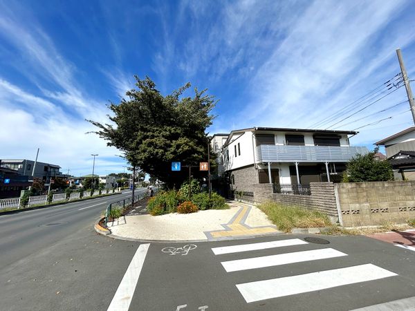 前面道路含む外観
