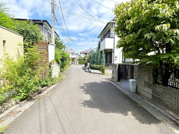 前面道路含む外観