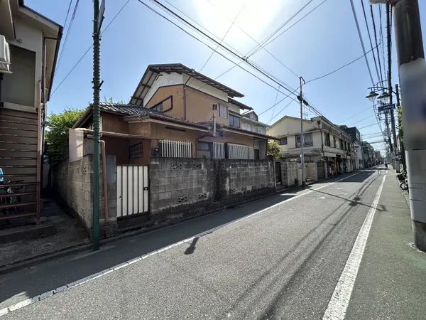 北側前面道路、現況幅員約５．２ｍ（位置指定道路復元あり）