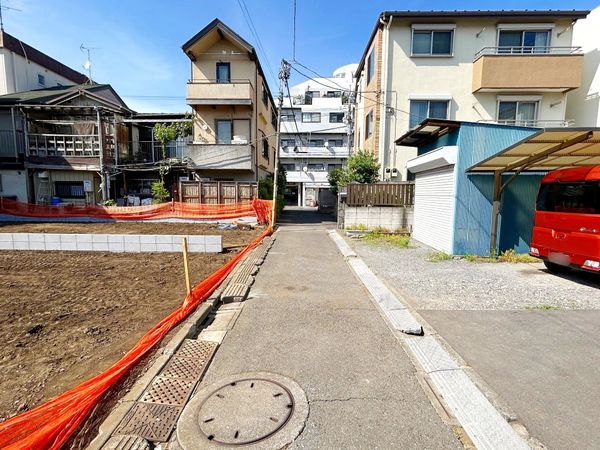 前面道路含む外観
