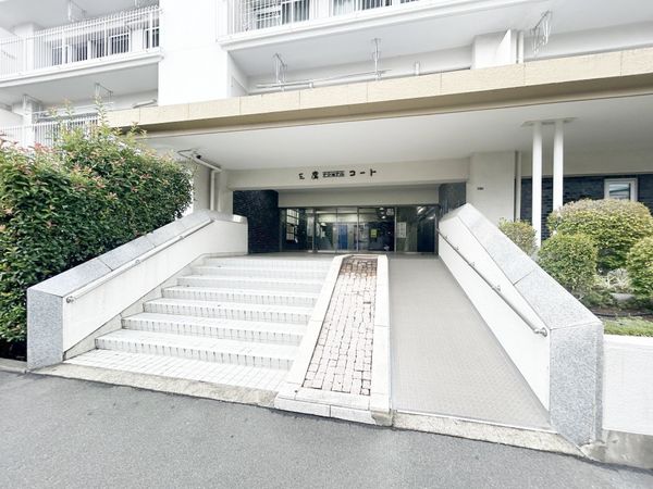 三鷹ナショナルコート エントランス
