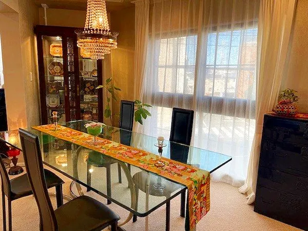 ３方向に開口部がある明るい広々としたリビング・ダイニング（床暖房有り）