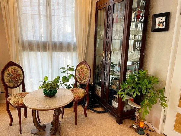 ３方向に開口部がある明るい広々としたリビング・ダイニング（床暖房有り）