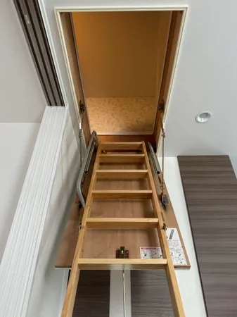 屋根裏収納