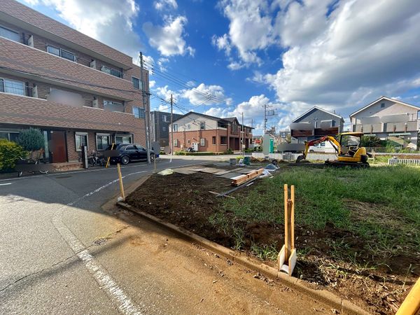 前面道路含む外観
