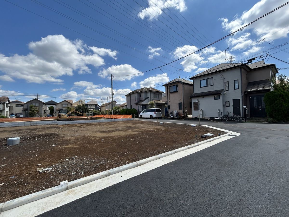 前面道路含む外観