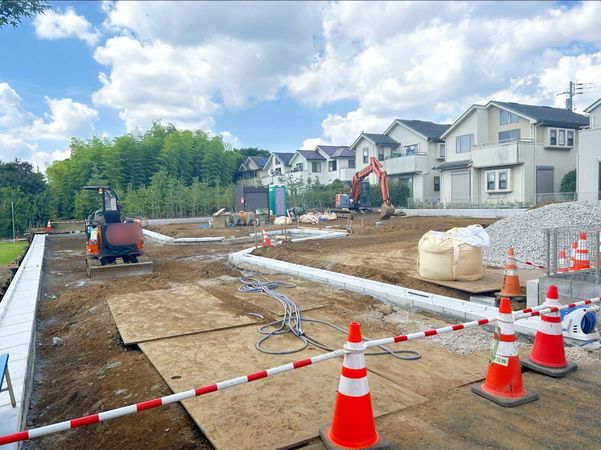 国分寺市戸倉4丁目 4区画 前面道路含む外観