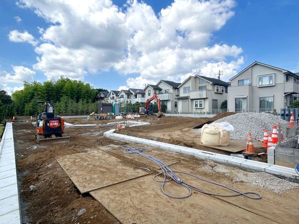 国分寺市戸倉4丁目 4区画 前面道路含む外観