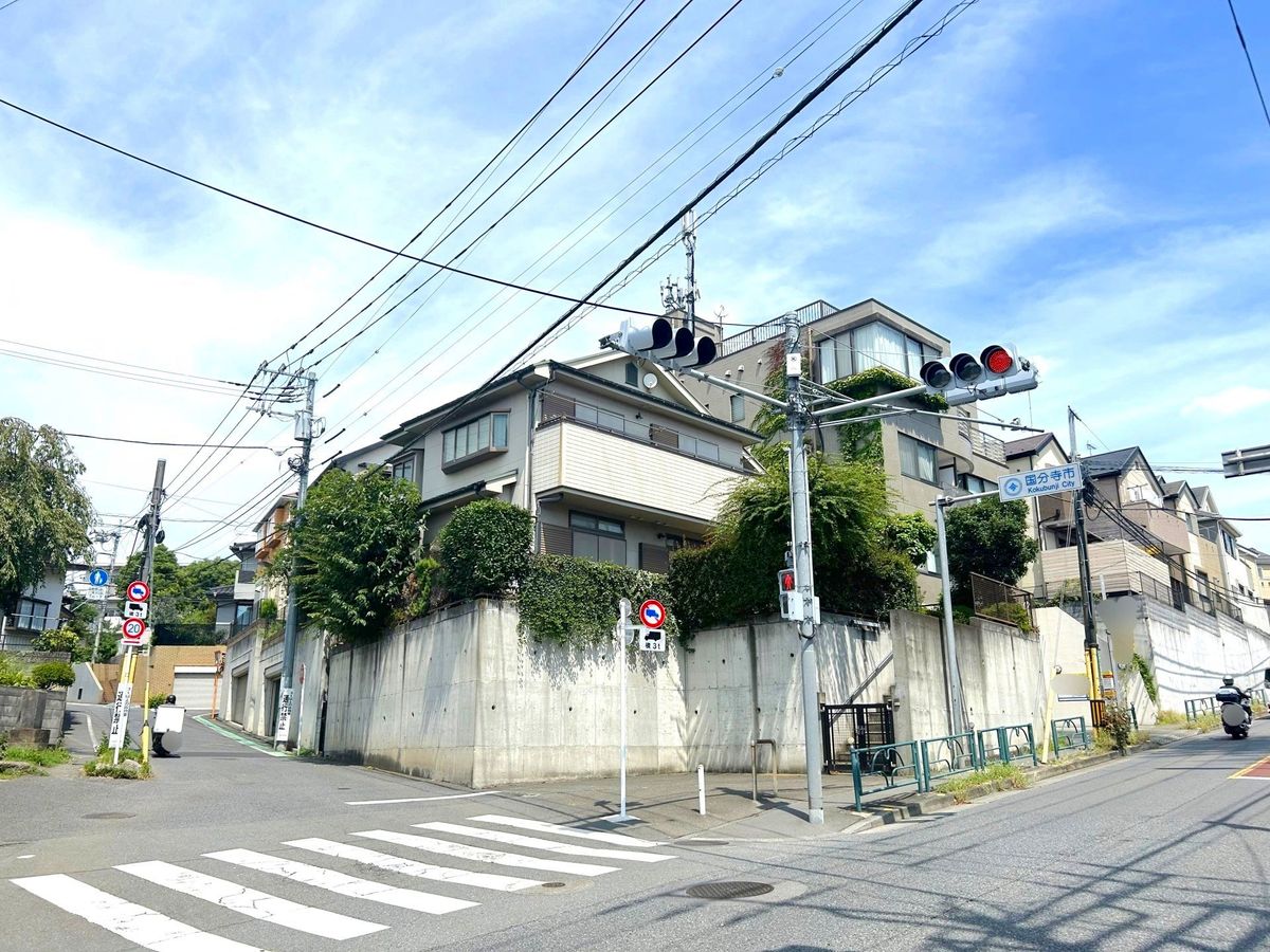 前面道路含む外観
