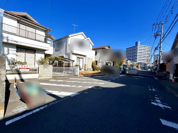 前面道路含む外観