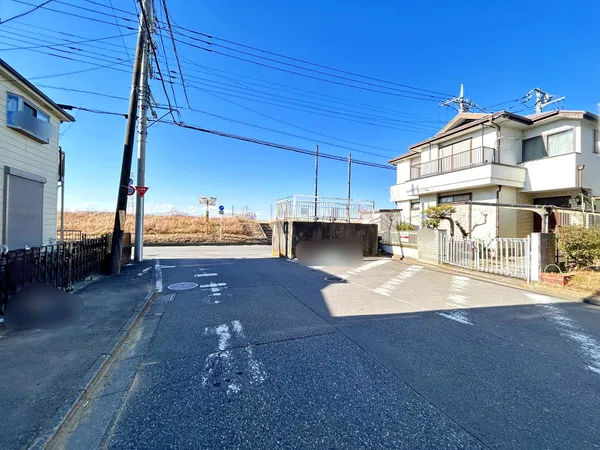 前面道路含む外観