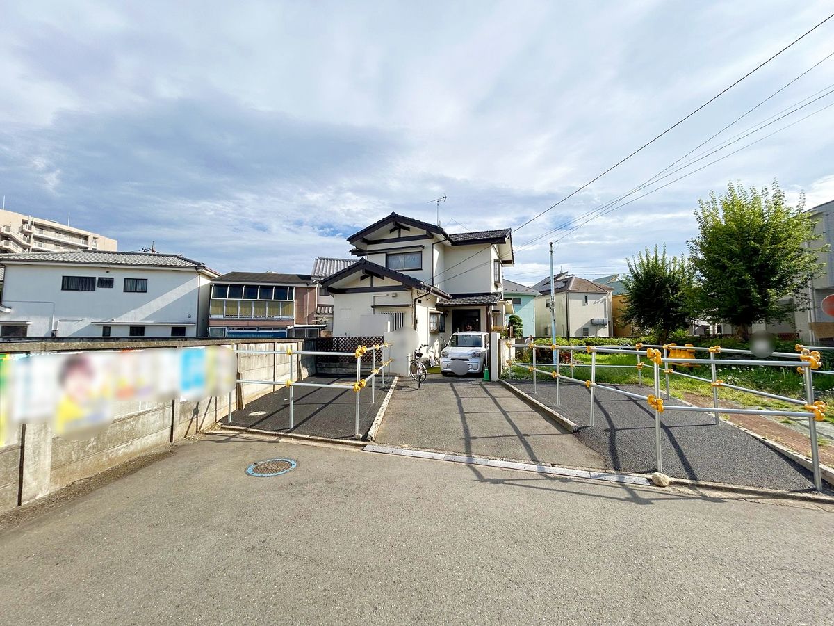 前面道路含む外観