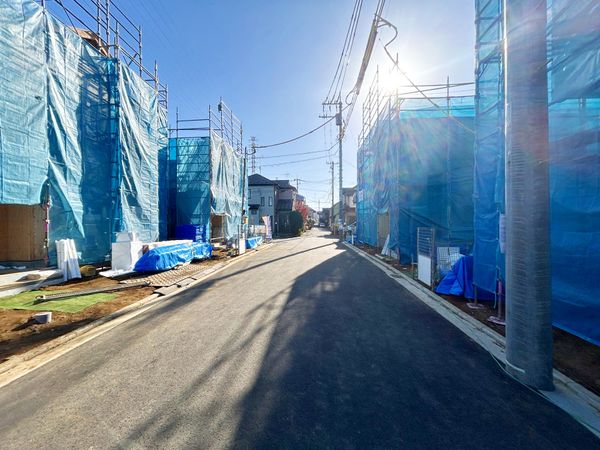 立川市若葉町2丁目 C号棟 前面道路含む外観