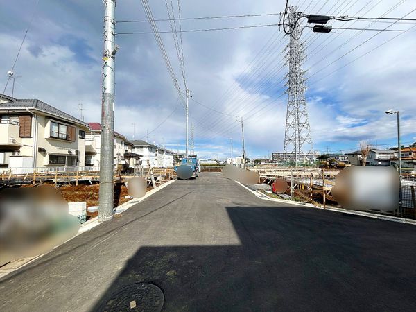 立川市若葉町2丁目 E号棟 前面道路含む外観