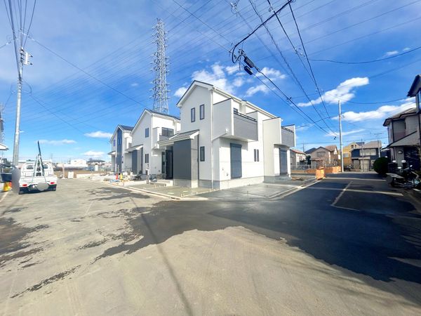 立川市若葉町2丁目 E号棟 前面道路含む外観 立川市若葉町2丁目 E号棟 前面道路含む外観