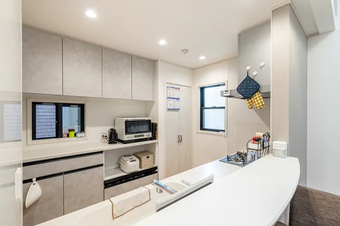 食洗機付きの便利なシステムキッチンです