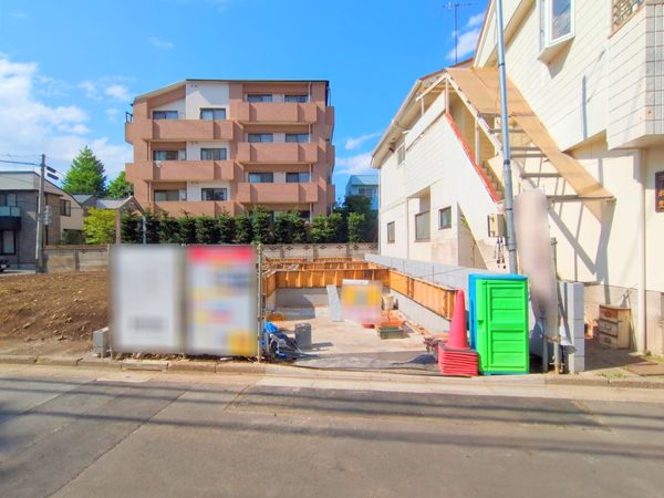 国立市東4丁目 2号棟 前面道路含む外観 国立市東4丁目 2号棟 前面道路含む外観