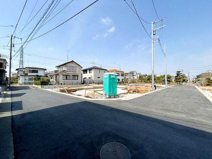 国分寺市富士本3丁目 4号棟 前面道路含む外観