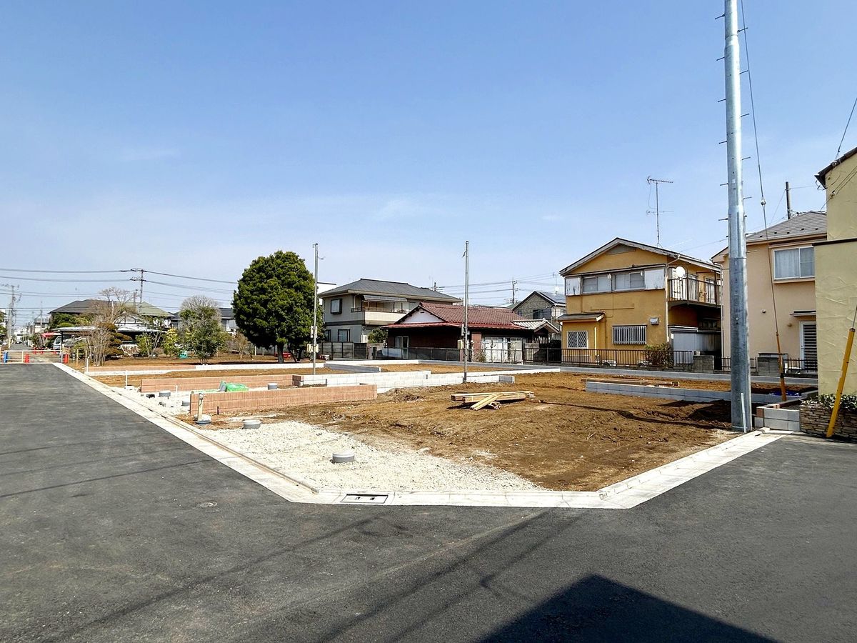 前面道路含む外観