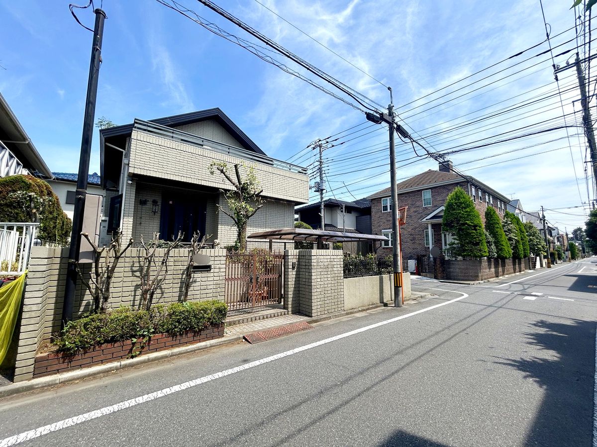 前面道路含む外観