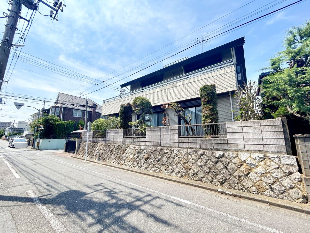 国立市中2丁目 戸建 前面道路含む外観 前面道路含む外観