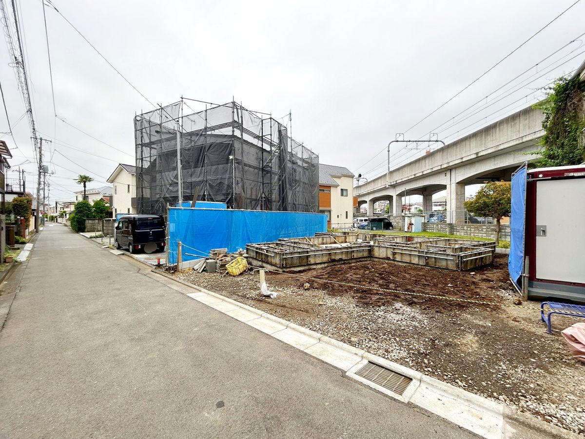 前面道路含む外観