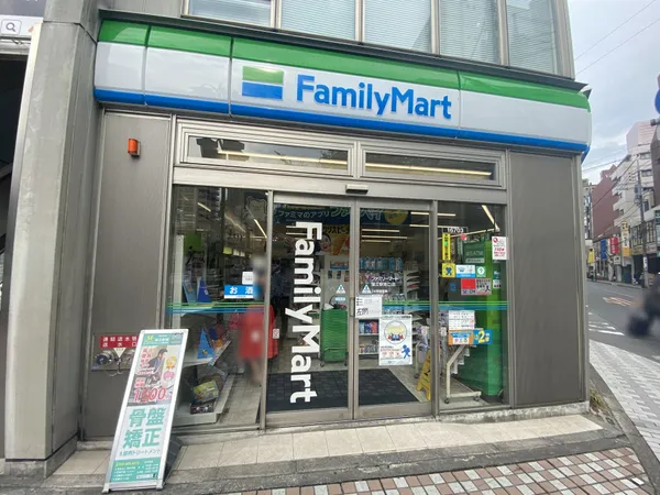 ファミリーマート 国立駅南口店