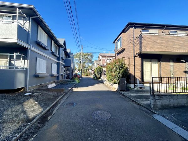 小金井市梶野町3丁目 戸建 前面道路含む外観