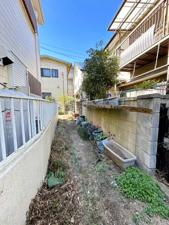 南側の前面通路（幅員約1.4ｍ）