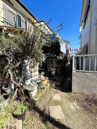 南側の前面通路（幅員約1.4ｍ）