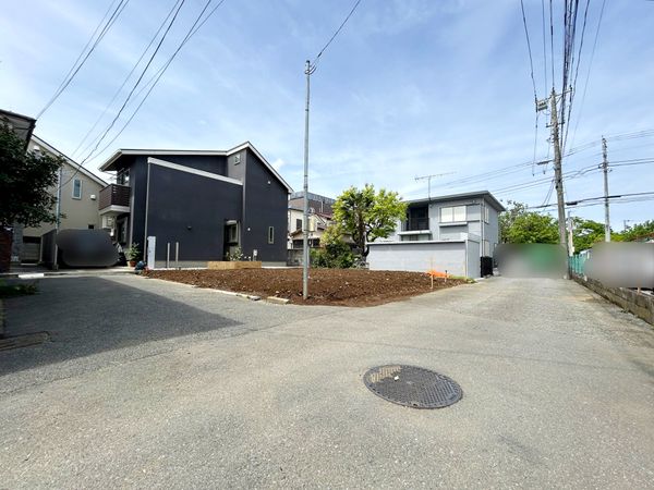 小金井市貫井南町5丁目 新築戸建 前面道路含む外観
