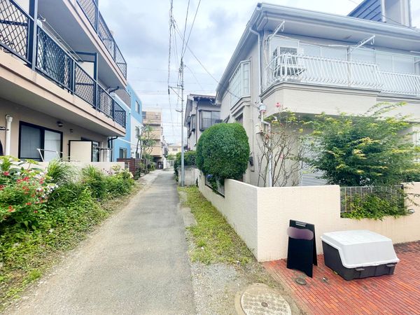小金井市貫井北町5丁目 戸建 前面道路含む外観 小金井市貫井北町5丁目 戸建 前面道路含む外観