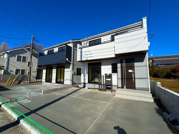 前面道路含む外観