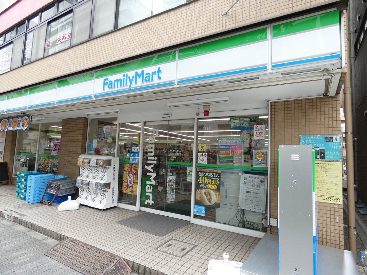 バームハイツ武蔵小金井 ファミリーマート中川小金井北店(約200m) ファミリーマート中川小金井北店(約200m)